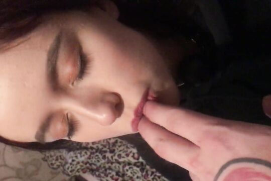 Девке нравятся пощечины и грубый секс